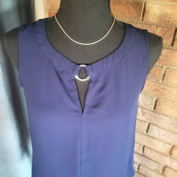 Sami & Jo Women's Sleeveless Blouse in Navy Keyhole Neckline - Size S - Picture 2 of 10